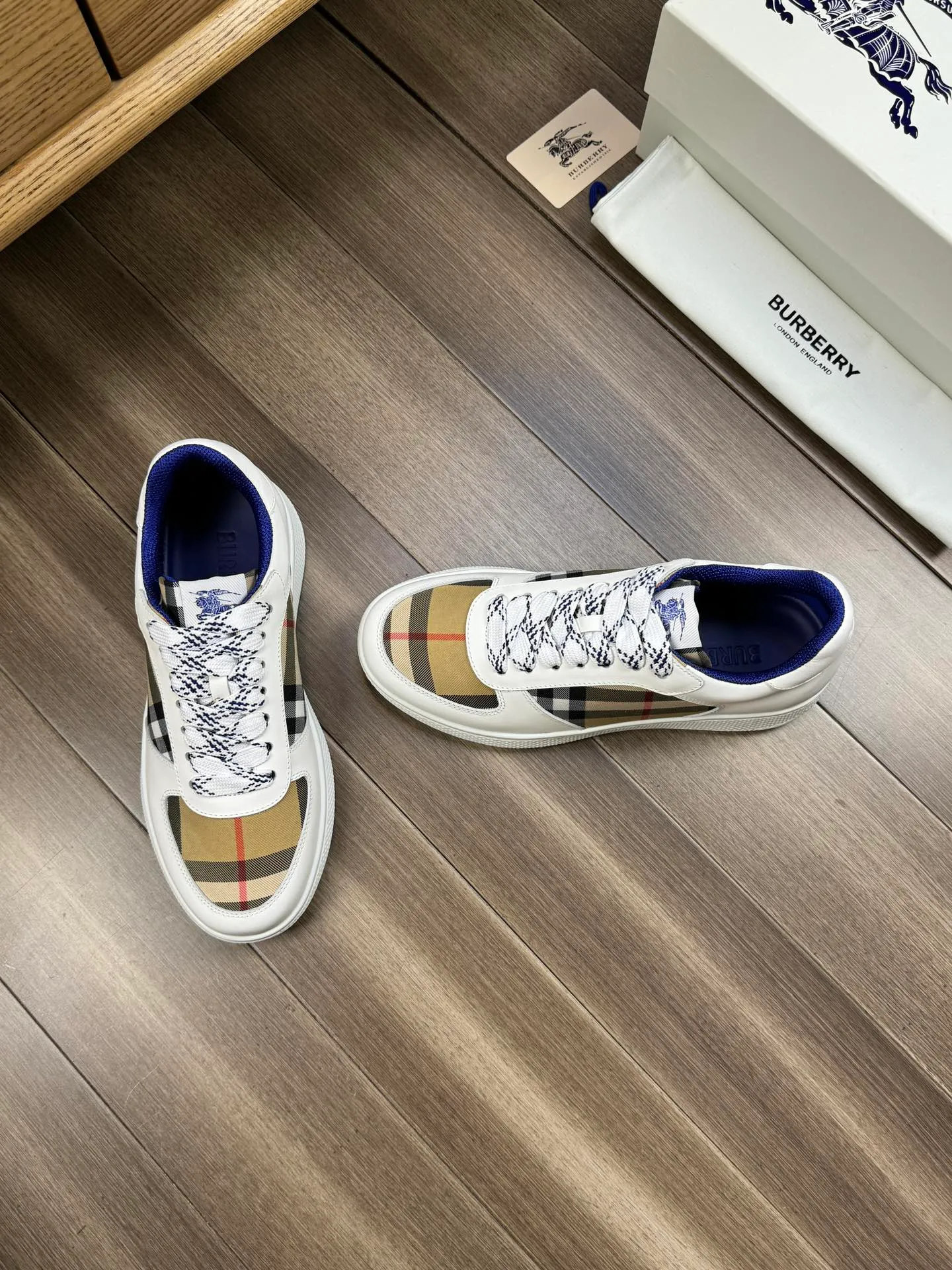 P400 [BURBERRY] Burberry - Upper: imported 🔝 Napa calfskin, brand totem cloth, tongue brand cloth label - Inner lining: canvas lining, - Outsole: rubber; two-color molded outsole - Super high quality control·Fine workmanship: highlighted (high-end·luxury·grade) -Size: 38-44 (Male 45, can be customized)